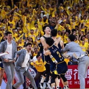 广东绝杀收获三大奇兵！王牌后卫砍23+6重返巅峰，两锋线完成救赎